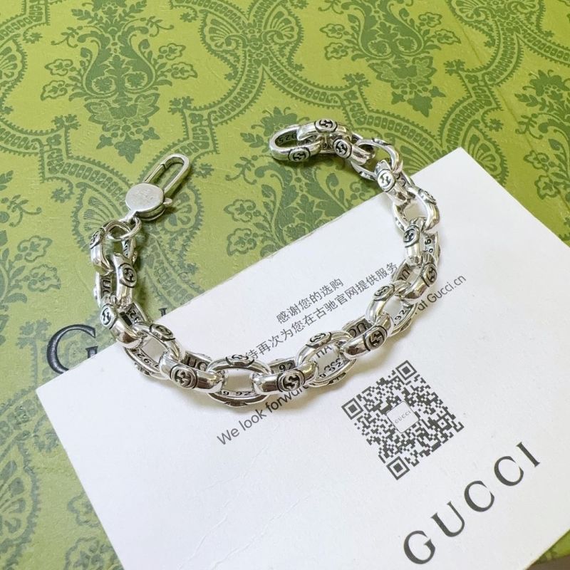 G*u*i bracelets